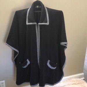 Black Fleece Wrap. Zippered. Houndstooth. One Size. Cape, poncho, wrap. Womens